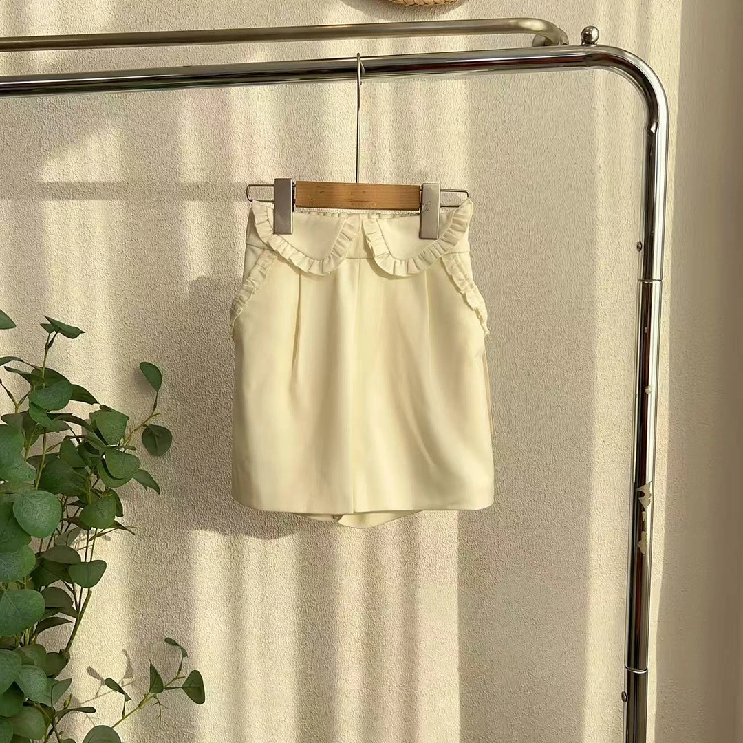 6174屴米白色短裤