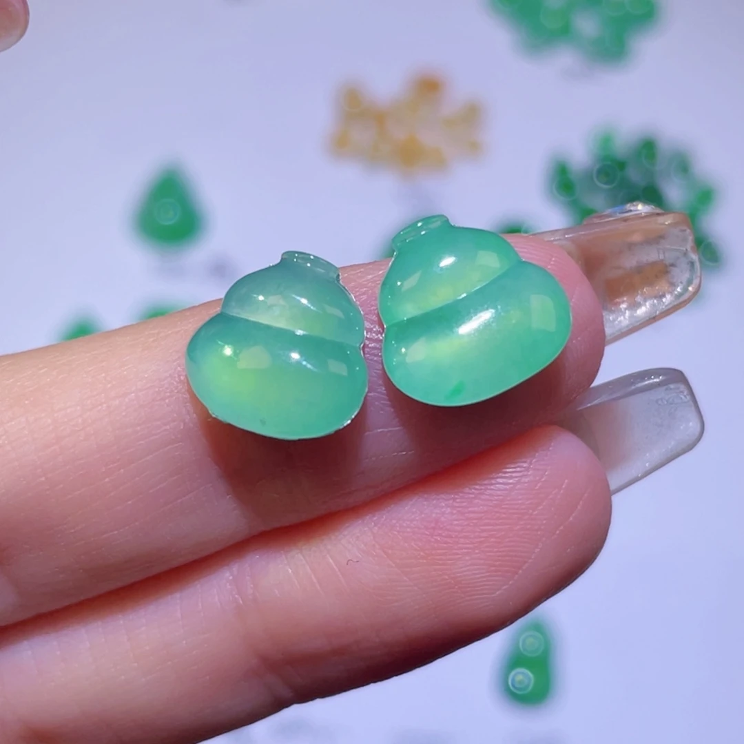 翡翠未镶嵌颈饰裸石