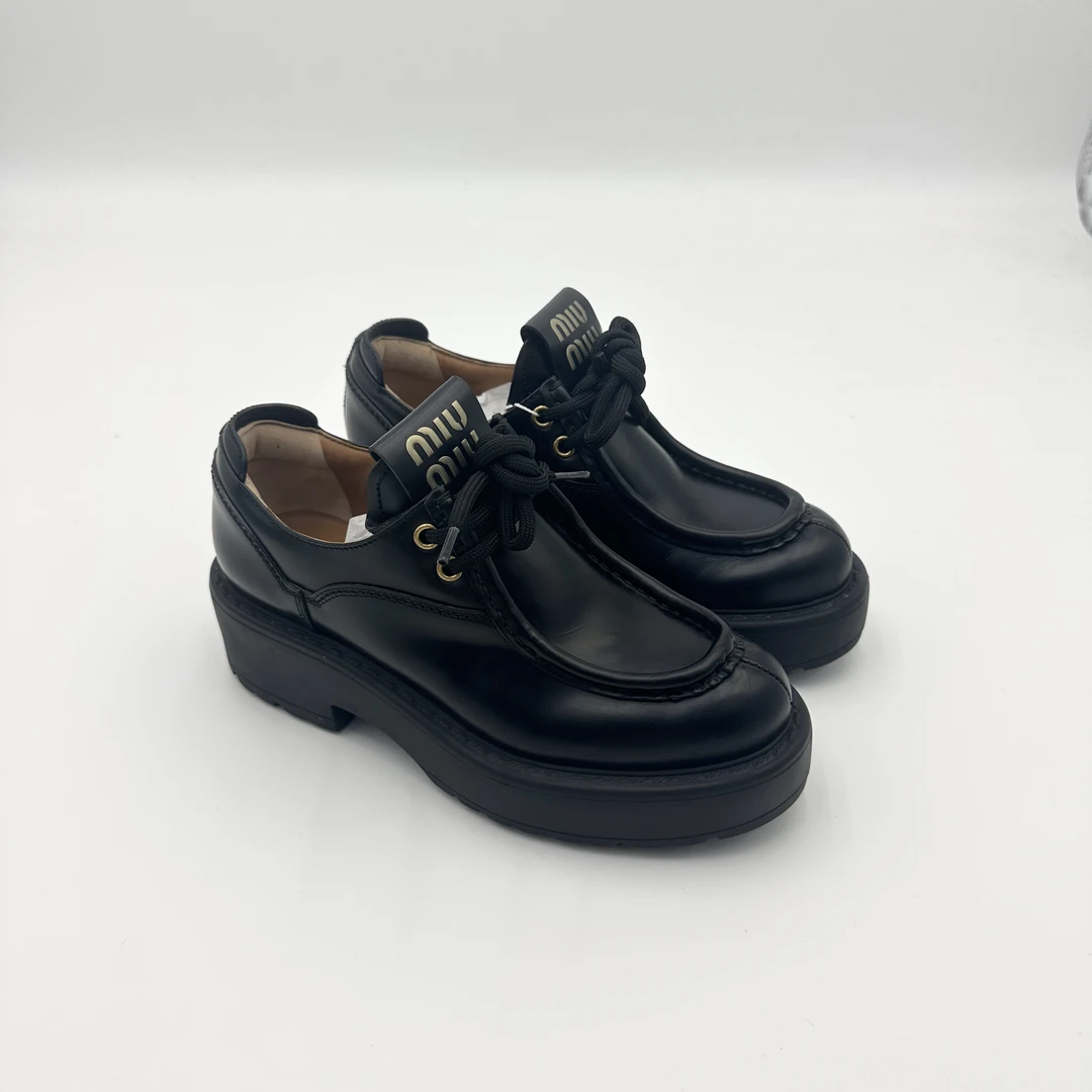 99新 MIU MIU/缪缪 36码/黑色字母高跟乐福鞋/99新/pp0530