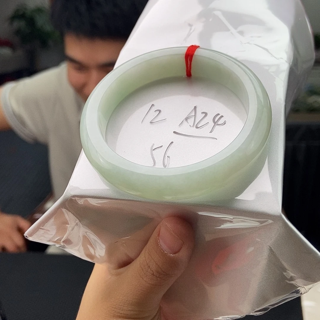 翡翠手镯未镶嵌颜色多样性发拍一发一