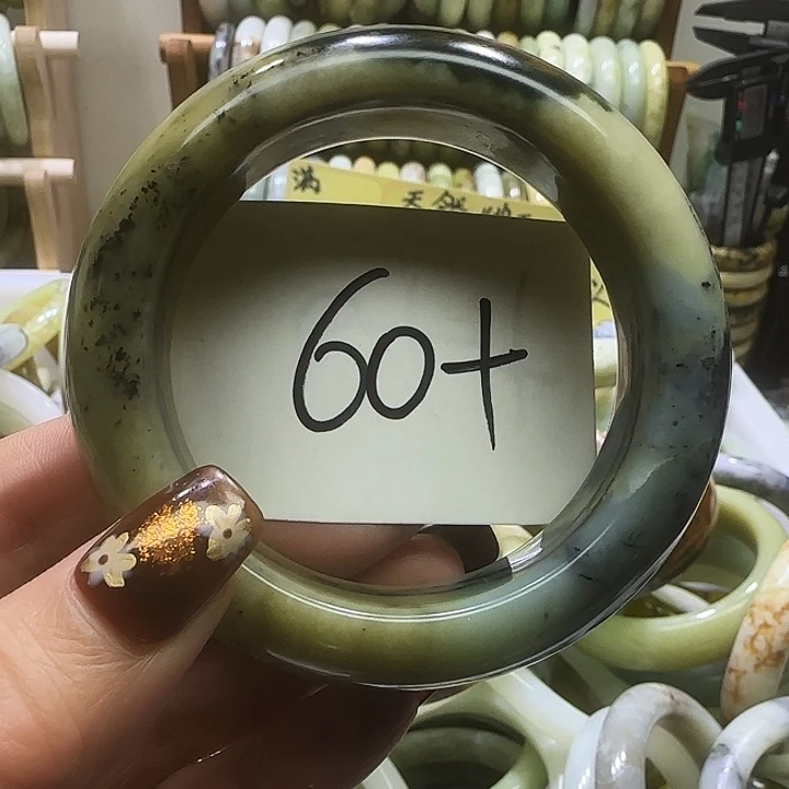 透闪石-蛇纹石玉未镶嵌手镯