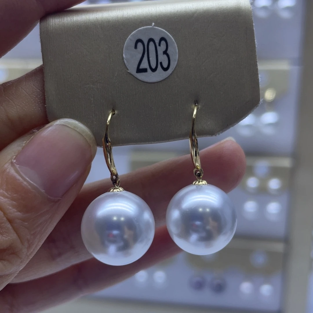 18K金镶嵌淡水珍珠耳饰