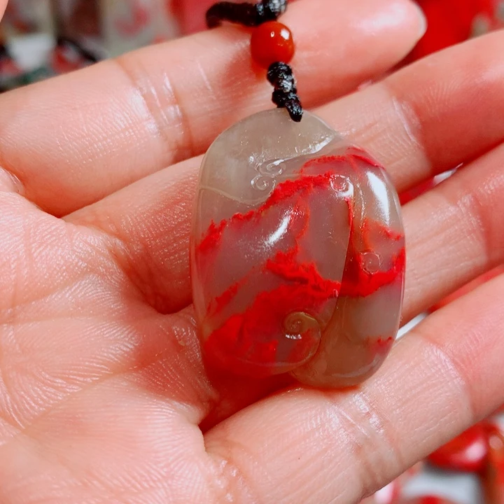 德***哥巴林石巴林鸡血吊坠