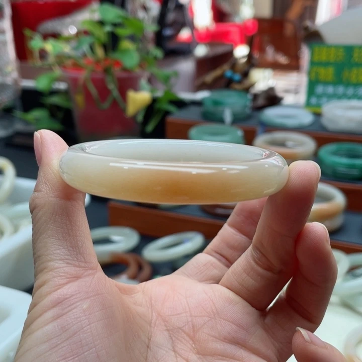 石英质玉手镯未镶嵌糖镯