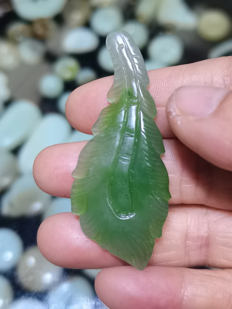 和田玉新店开业和田玉羽毛吊坠