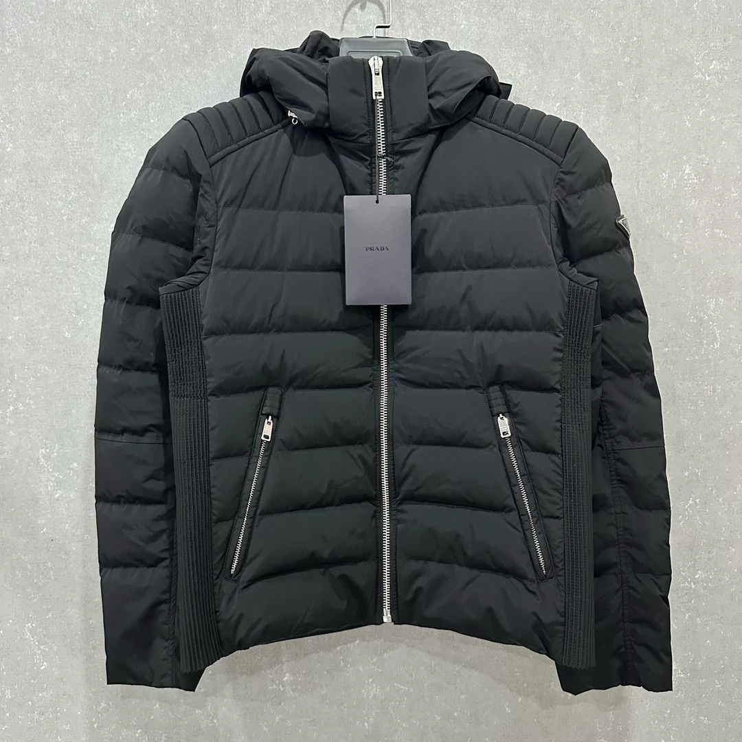 未使用 Prada/普拉达 三角标连帽羽绒服外套 46码/006302