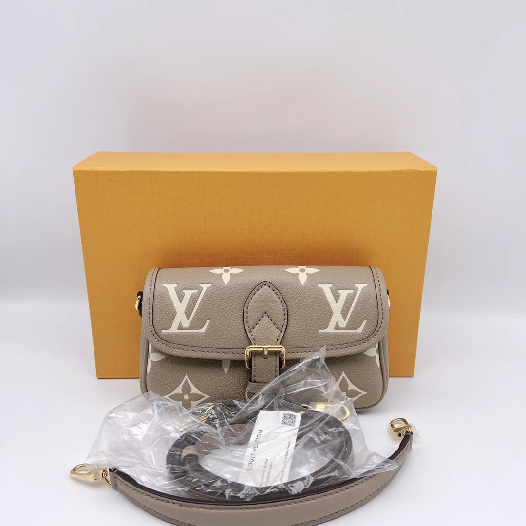 未使用 LouisVuitton/路易威登 大象灰法棍nano皮革斜挎包奢侈