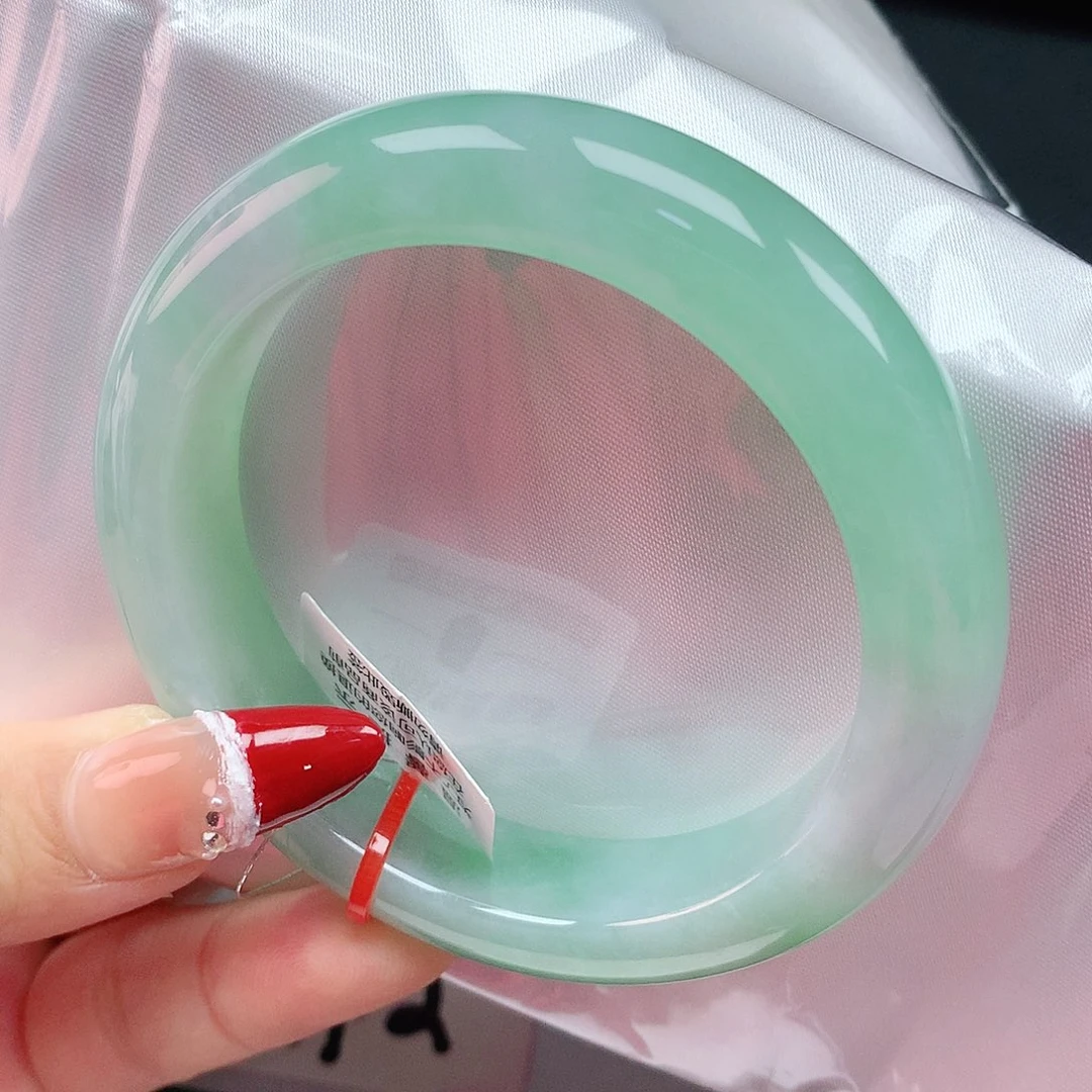 翡翠手镯未镶嵌56圈