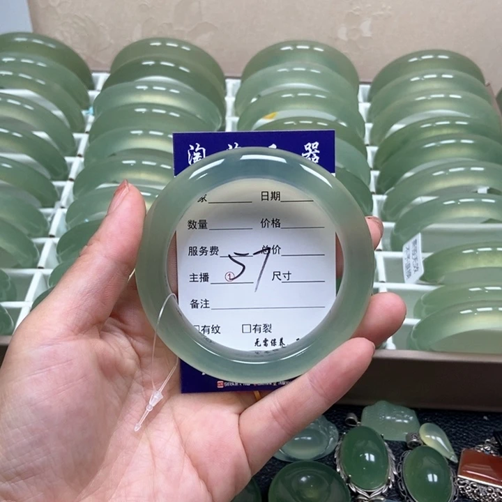 蛇纹石玉未镶嵌手镯大*欢