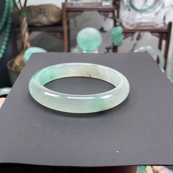 未镶嵌手镯石英质玉