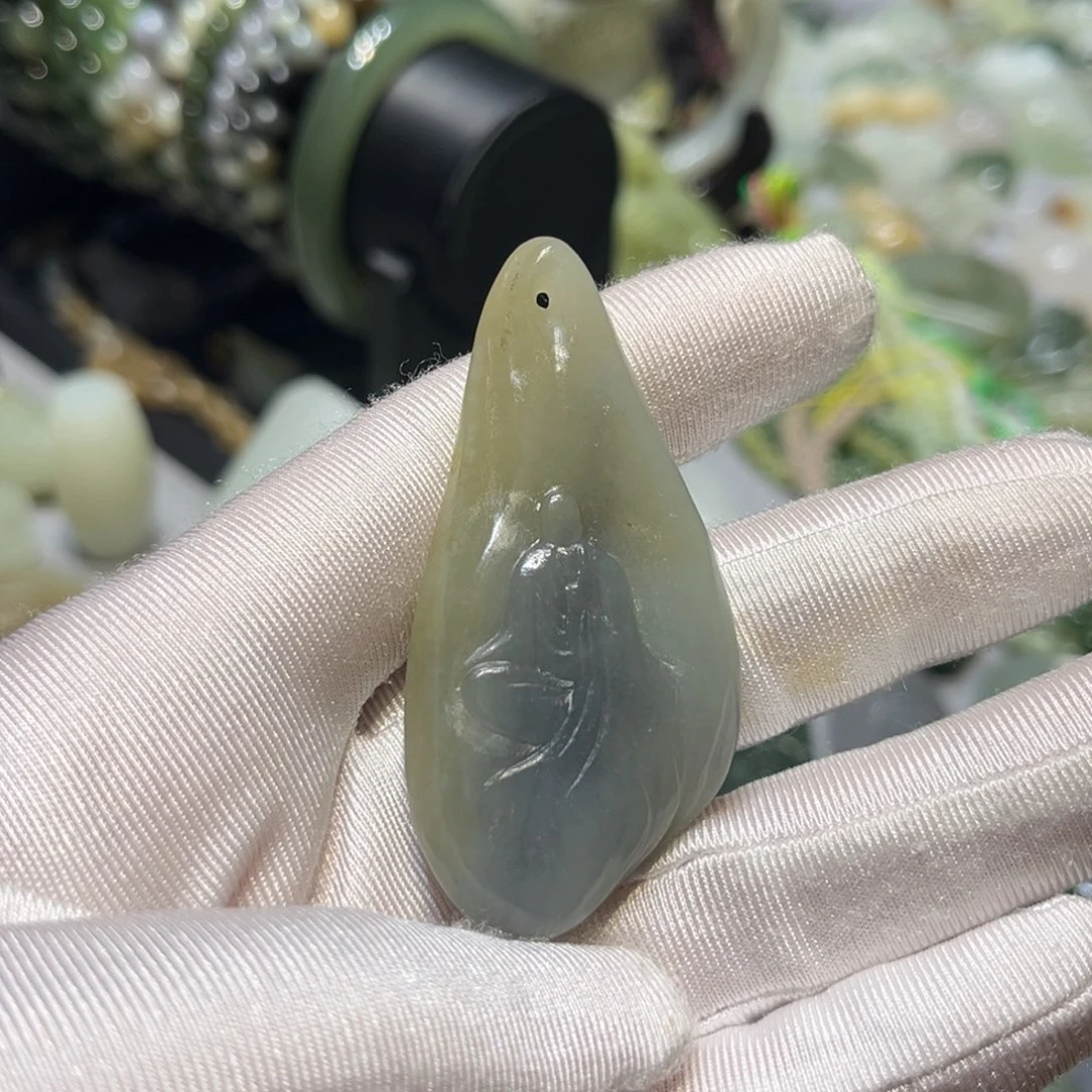 和田玉颈饰未镶嵌遇**人