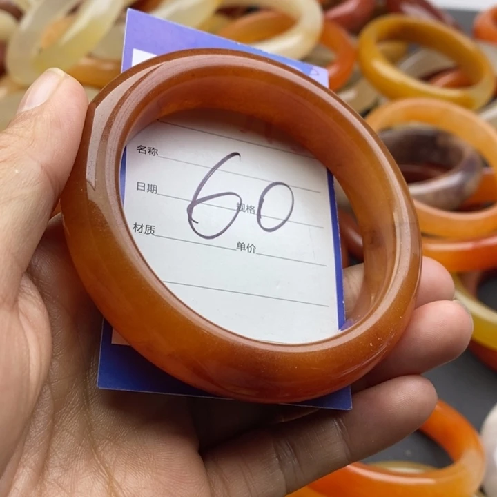 未镶嵌手镯石英质玉