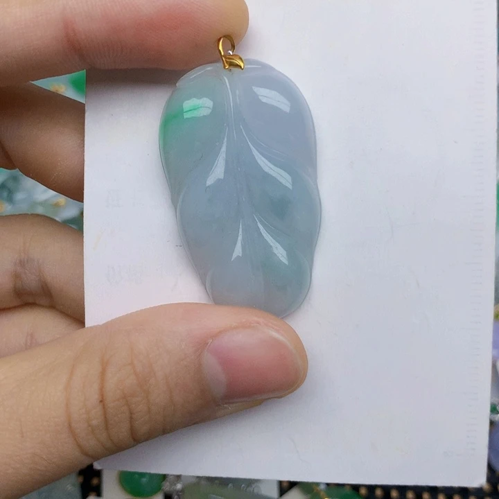 翡翠18K金镶嵌颈饰叶子