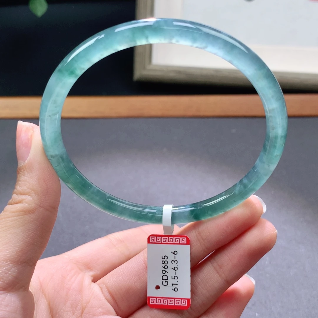 翡翠手镯未镶嵌天然翡翠手镯
