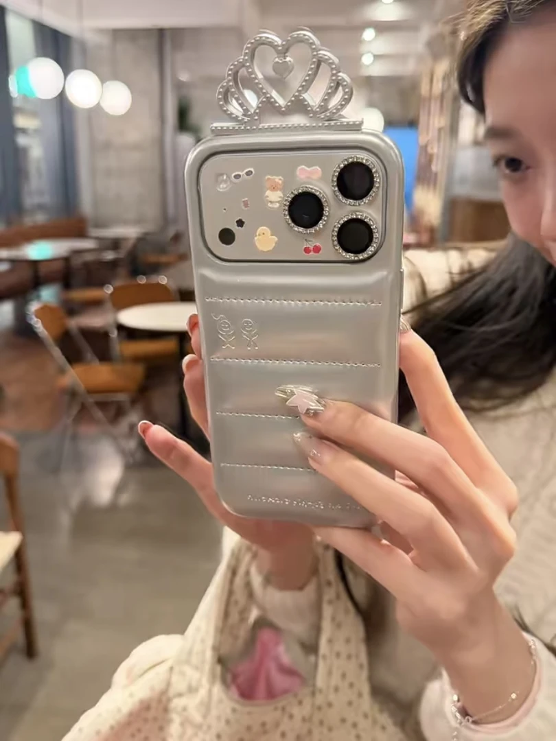 可爱羽绒条纹银底顶部皇冠适用iPhone17pro手机壳苹果16pro新款15