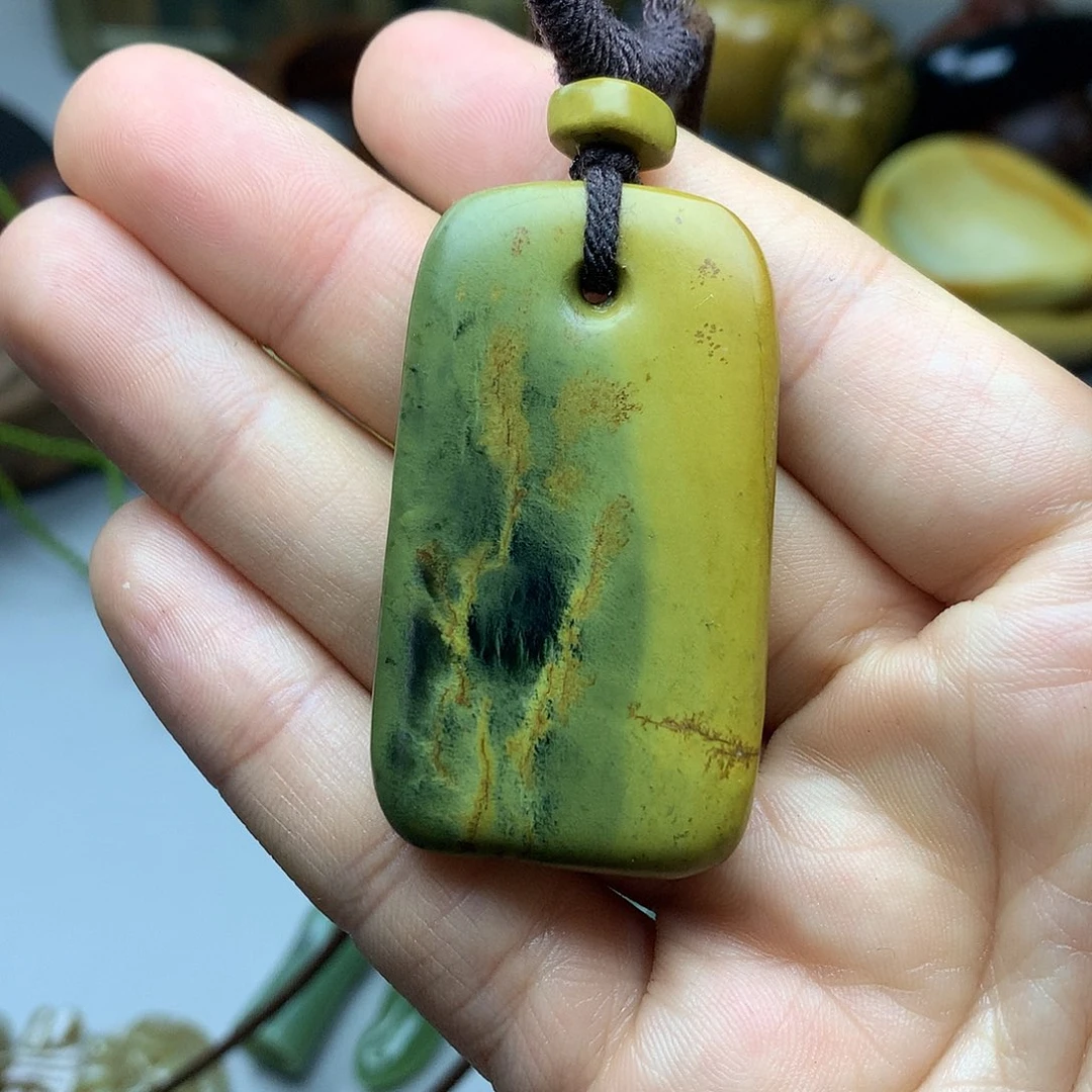 透闪石质玉挂件未镶嵌炎*炎