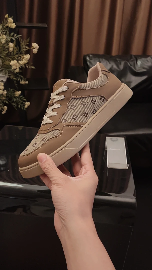 新款耐磨春季男士厚底秋季时尚休闲板鞋青年黑色软底休闲软底鞋