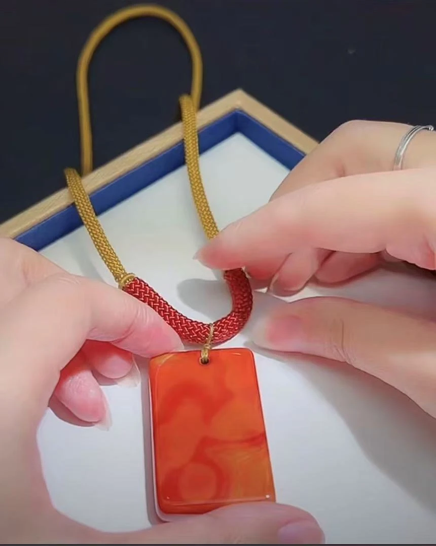 天然正品战国红无事牌项链F15多样性发其一