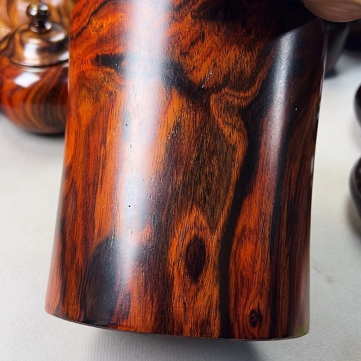 木质用****3老挝大红酸枝笔筒一个