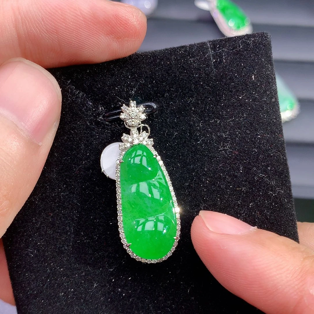 颈饰18K金镶嵌翡翠