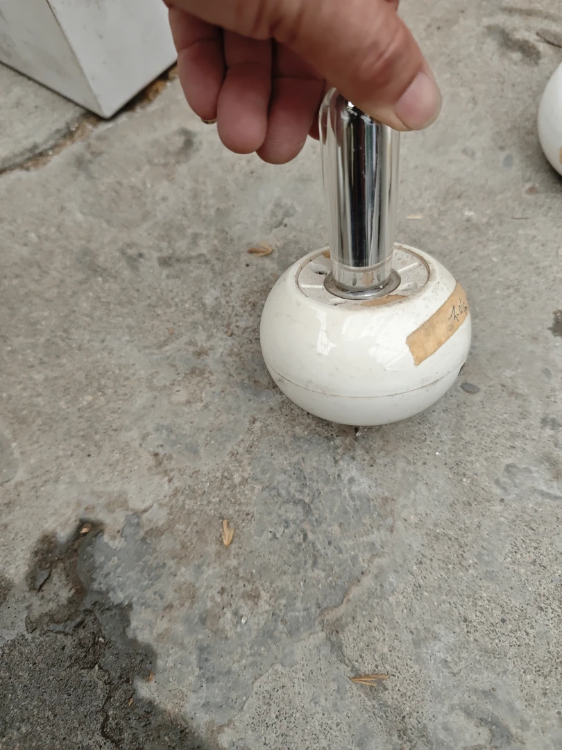 8新  坏音箱一个的价格。没有配件。