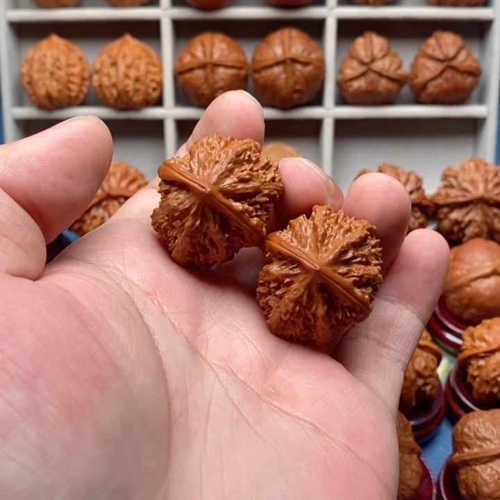 ༼***༽把件文玩核桃雨黄石