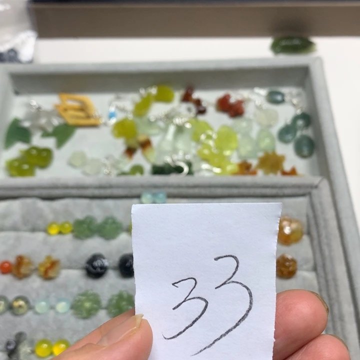 蛇纹石玉耳钉足银镀金镶嵌影****儿