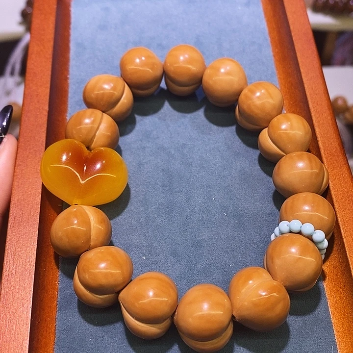 手串猴头核桃奶油泡芙爱心款