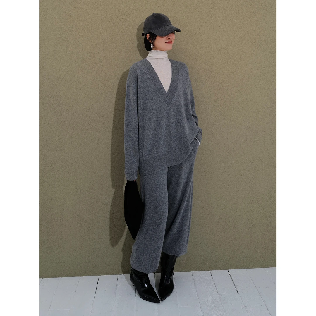 巴素兰超细美丽诺羊毛 前后V领 时髦调性灰色女针织衫毛衣205403