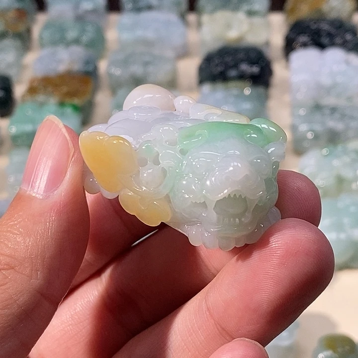 翡翠未镶嵌颈饰貔貅