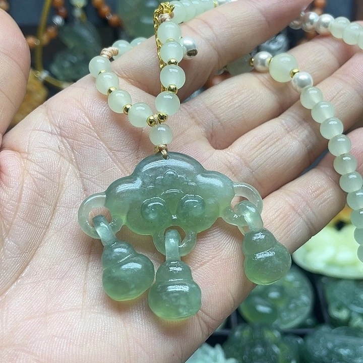 未镶嵌蛇纹石玉颈饰