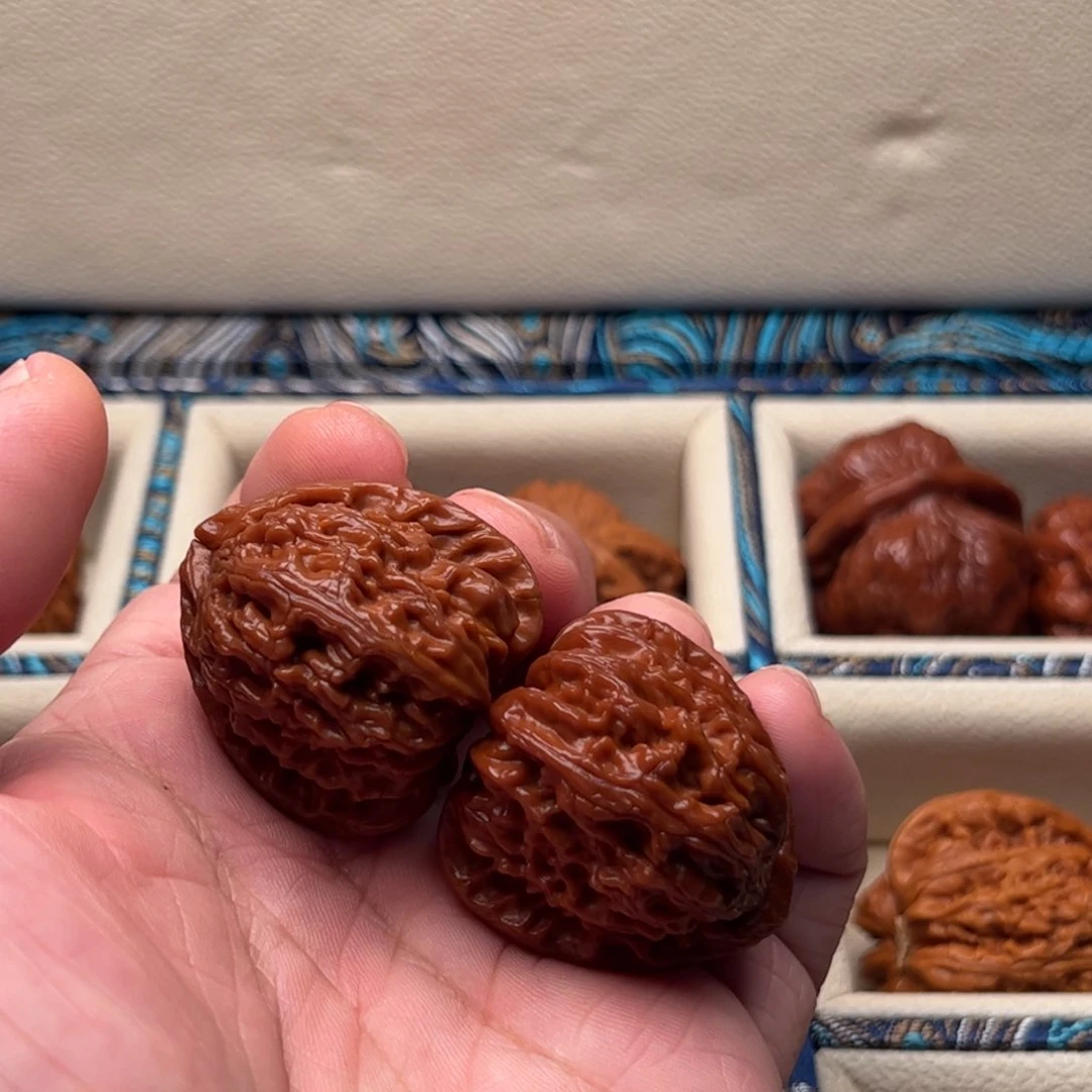 文玩核桃把件霍*酒三角白