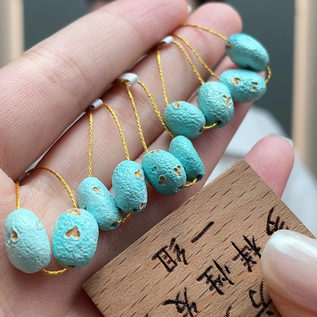 绿松石未镶嵌颈饰