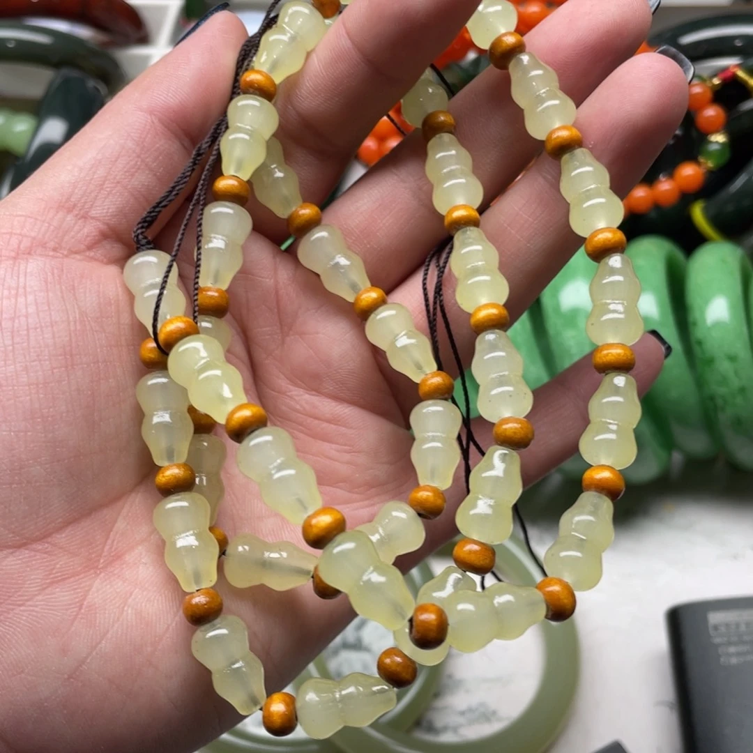 石英质玉未镶嵌颈饰