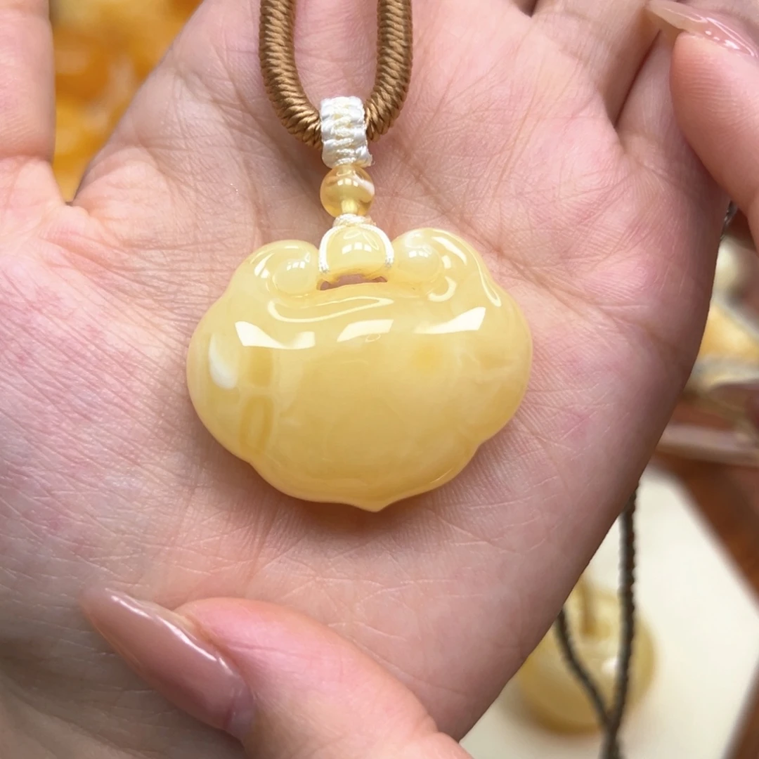 琥珀颈饰未镶嵌蜜蜡