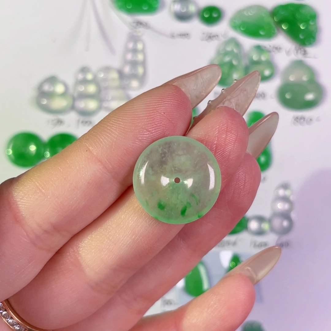 翡翠未镶嵌颈饰裸石