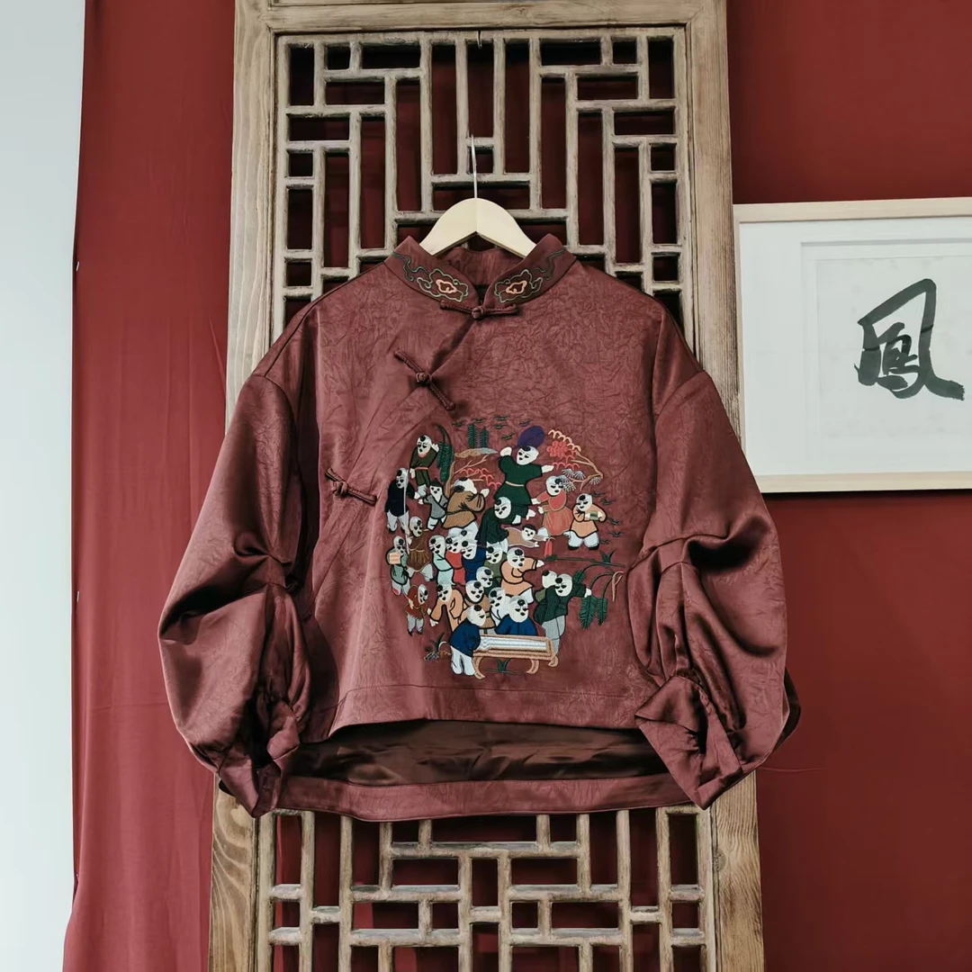 双（LS488-69） 凤徕兮暗红色冰裂纹百子图刺绣捏褶斜襟盘扣上衣