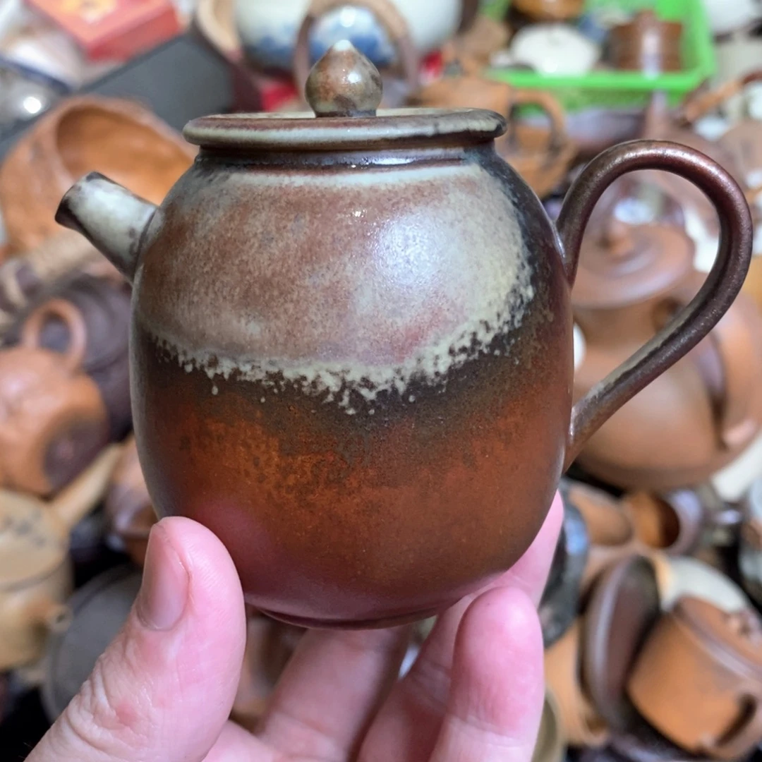 盖碗冲泡后汤色清澈透明玻璃瓶