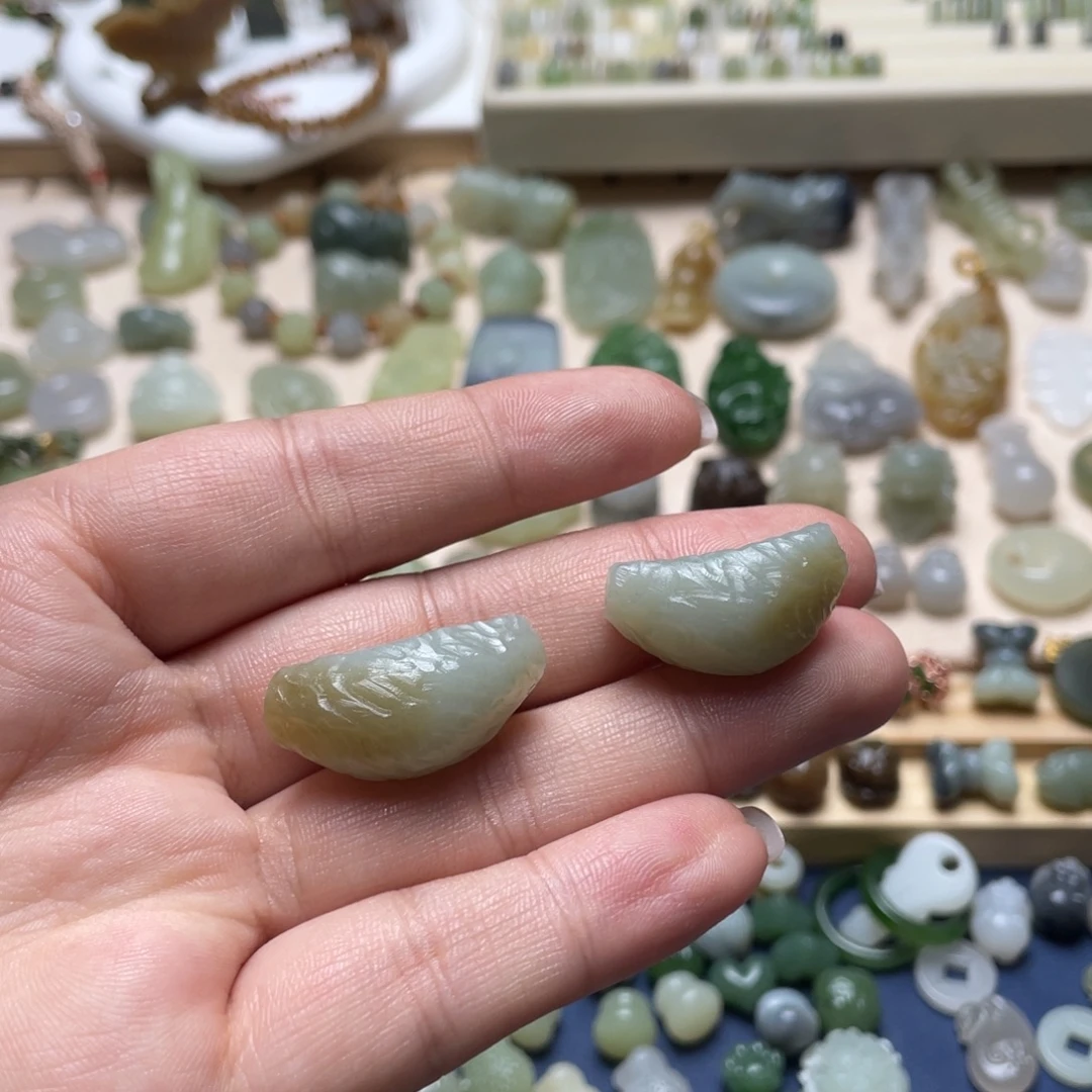 和田玉未镶嵌颈饰一个