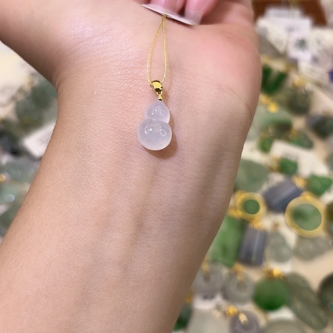 白***翡翠18K金镶嵌颈饰葫芦