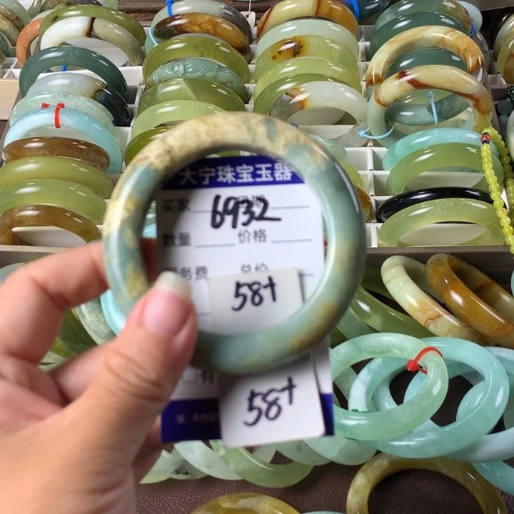 蛇纹石玉未镶嵌手镯6932