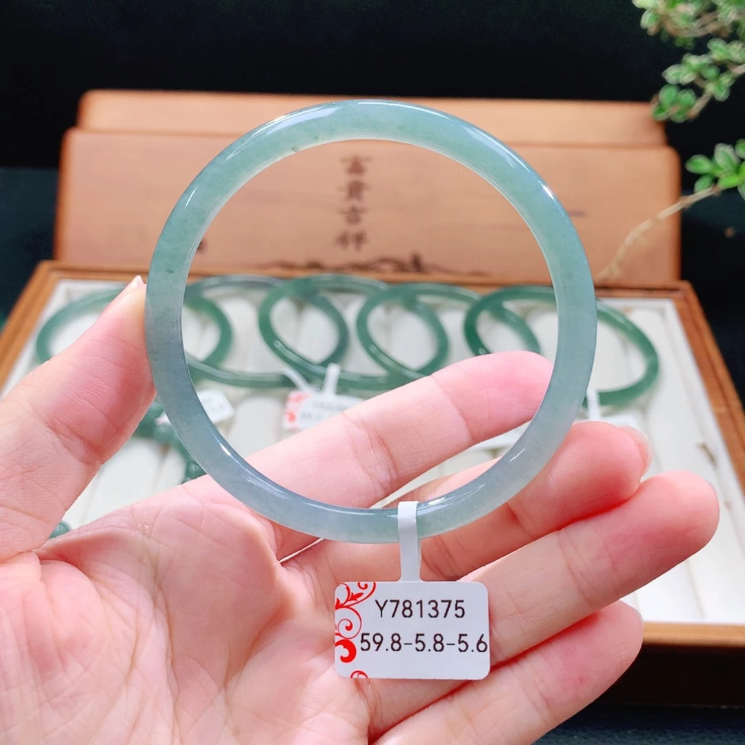 翡翠手镯（圆镯）未镶嵌