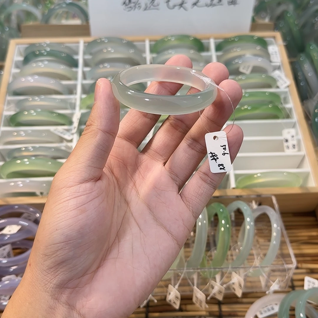 玛瑙/玉髓未镶嵌手镯圈口50.6