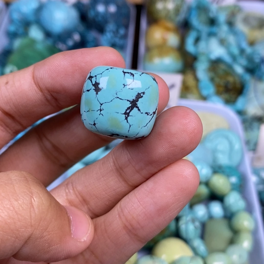 绿松石未镶嵌颈饰