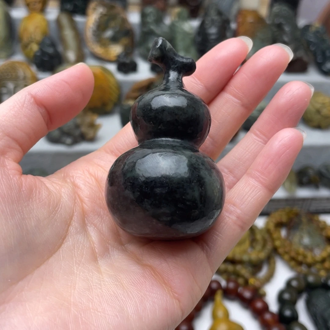 透闪石质玉未镶嵌把件