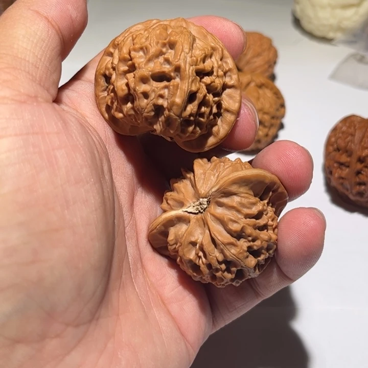 迷***风吊坠文玩核桃狮子头核桃