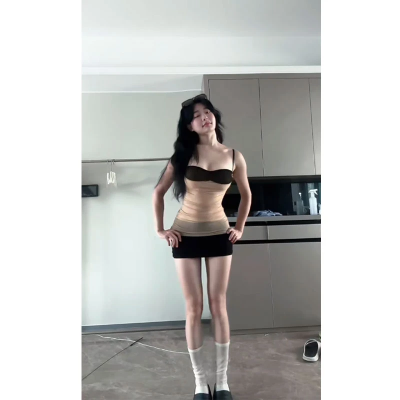 纯欲风辣妹设计感褶皱拼色网纱吊带连衣裙早秋修身性感包臀裙短裙