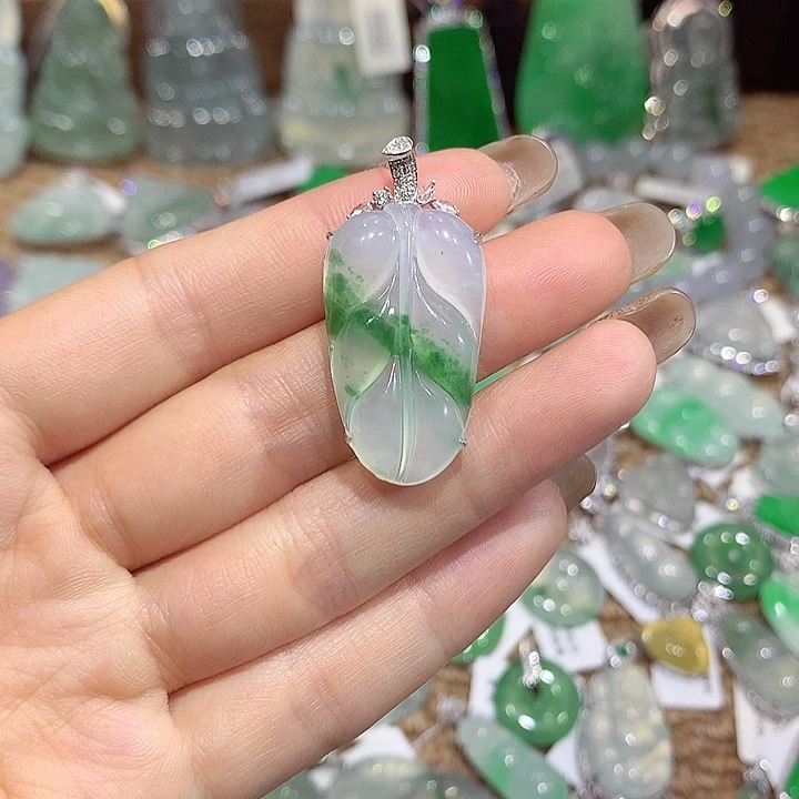 翡翠18K金镶嵌颈饰叶