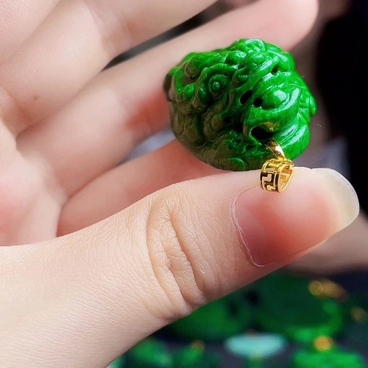 翡翠18K金镶嵌颈饰多样性