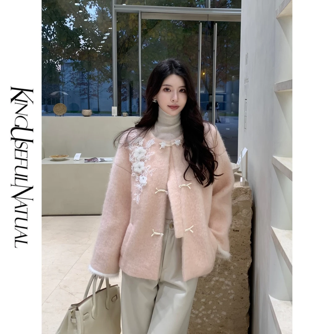 KUN【岁·喜】千金国风 新中式风格盘扣珠绣蕾丝宽松加厚杏粉色外套